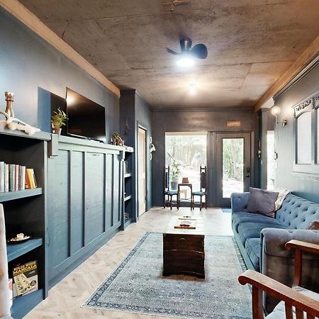 Underhill A Modern Hobbit Hole Villa Garfield Esterno foto